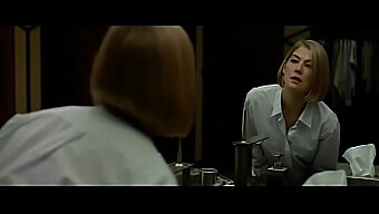 Prepare-Se Para O Melhor Dos Momentos Mais Quentes De Rosamund Pike Em Gone Girl.