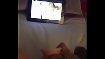 Wanita Dewasa Horny Memuaskan Dirinya Sendiri Dengan Dildo Sambil Berbicara Kotor