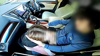 Hentai-Video: Otrogen Fru Har Sex I Bilen Med Sin Älskare