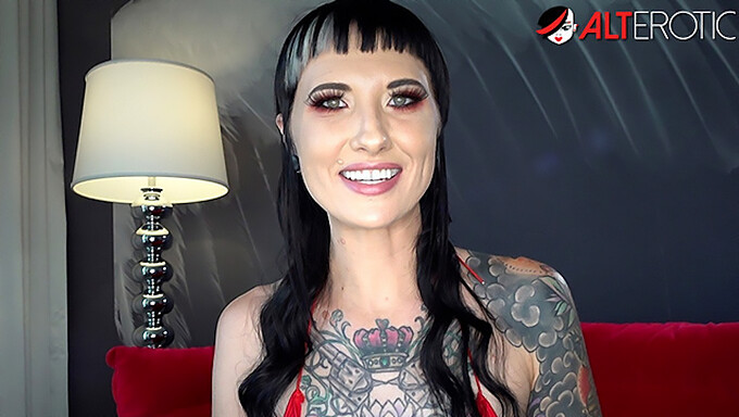 Kristi'S Inked Beauty: A Tantalizing Display