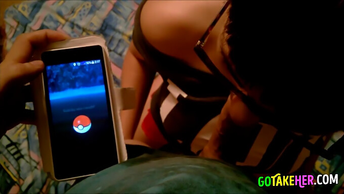 Tenåring (18+) Gir En Spesiell Blowjob For Pokemon Go