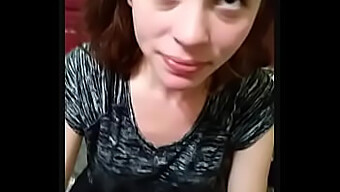 Pov Video Z Tinderu, Jak Se Spojuje 18+ Dívka, Která Kouří A Dostává Výstřik