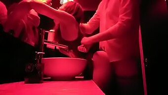 Club Bareback: วิดีโอโป๊ Bareback ในห้องน้ําผู้ชาย