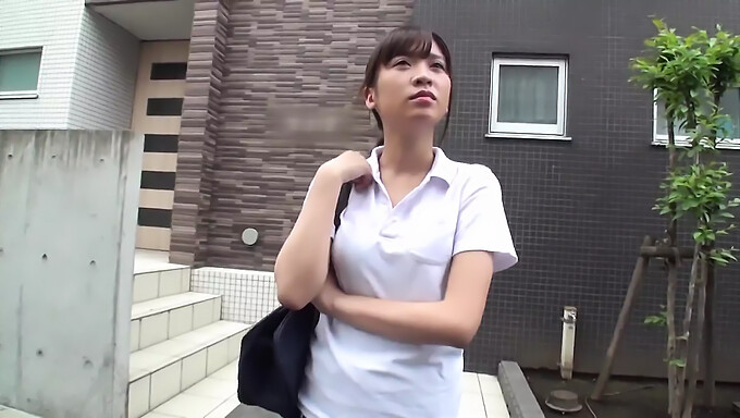 Amateur Japanese Beauty Kanon Hanai Gets Facialized In Public