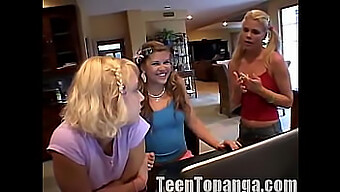 Tiener Topanga En Lil Lexy Worden Rommelig In Een Lesbische Orgie