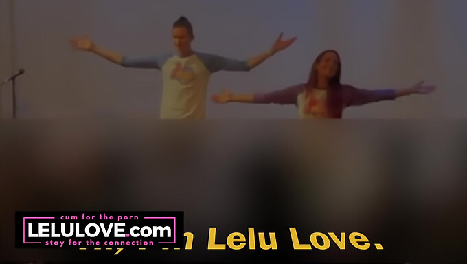 Una Pareja Disfruta De La Emoción De Su Primera Actuación En Vivo Sin Adultos - Con Lelu Love